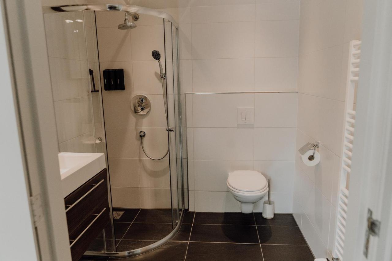 B&B Oan'T Wetter Dokkum Bagian luar foto