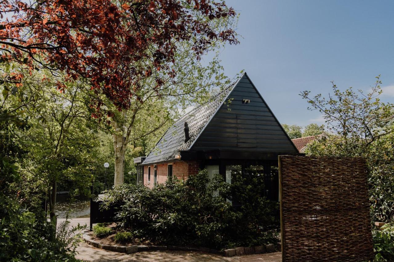 B&B Oan'T Wetter Dokkum Bagian luar foto